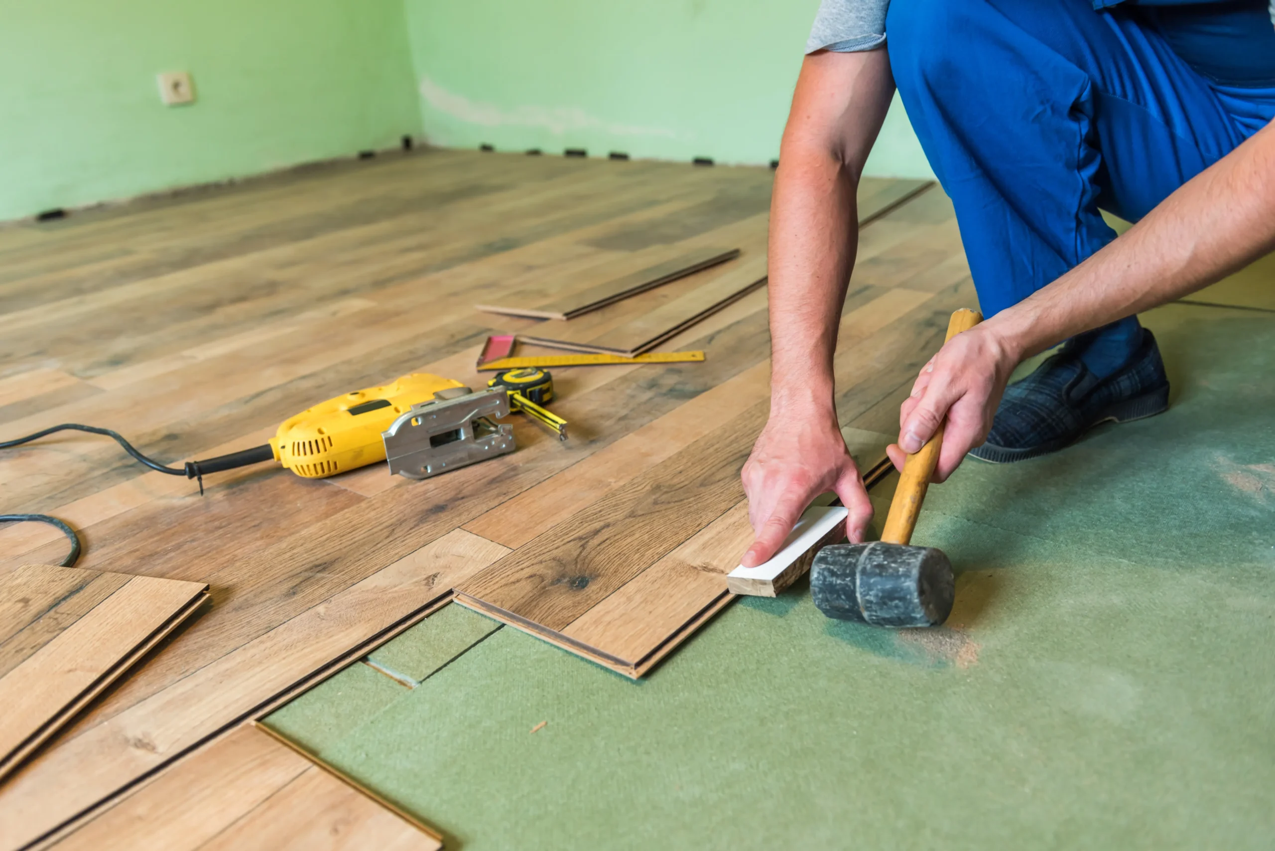 Personal och utrustning för Golvrenovering